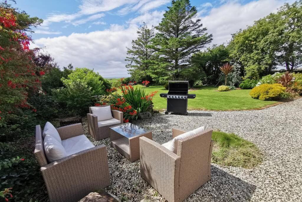 Cosy, Coastal Retreat With A Large Garden Villa Monreith Buitenkant foto